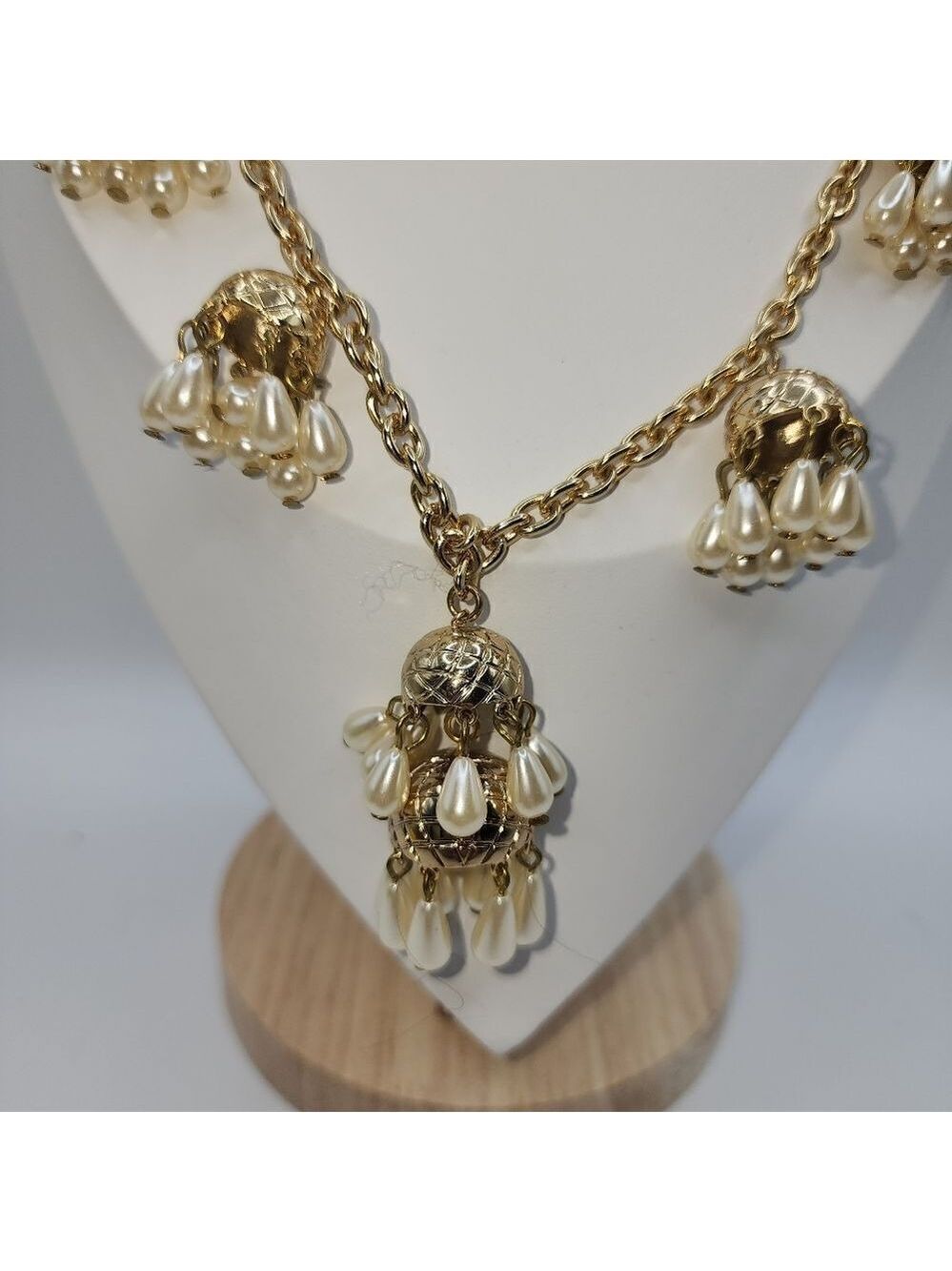Fern Mallis Simulated Pearl Cluster Drop Necklace NWOT - Picture 2 of 9